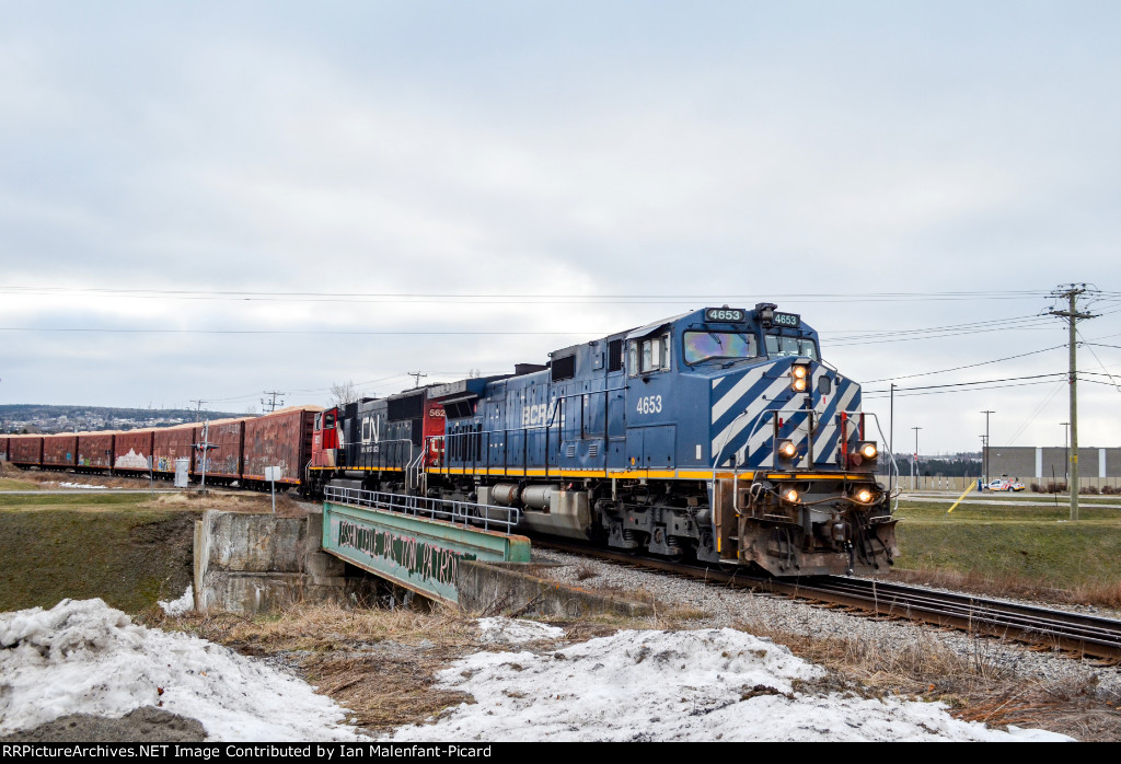 BCOL 4653 leads 403 at MP 124.62